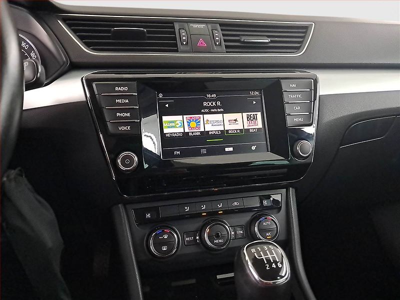 Škoda Superb (2015) 2.0 TDI, Navi, Bi-Xenony - fotka 12 z 19
