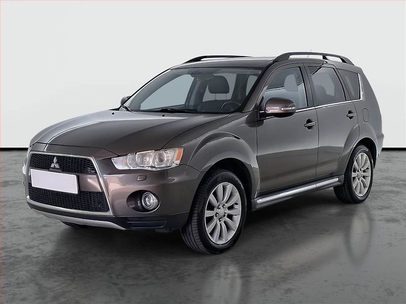 Mitsubishi Outlander (2013) 2.2 DI-D, 4X4, 7 míst - fotka 2 z 21