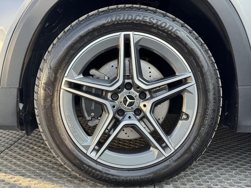 Mercedes-Benz GLB (2019) 200d 4Matic, AMG Line Head-up  - fotka 48 z 51