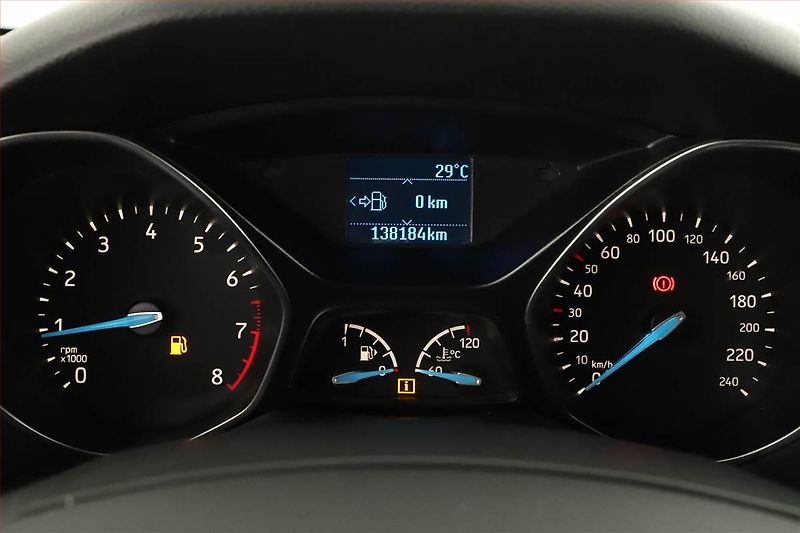Ford Focus (2016) 1.0 EcoBoost, Vyhř. sedaček - fotka 9 z 12