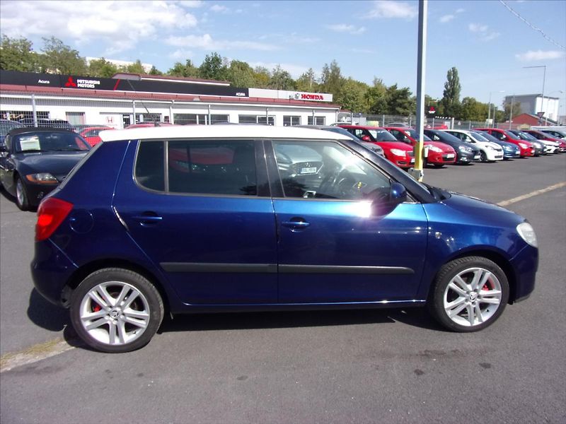 Škoda Fabia 1,4 16V Sport 63kW - fotka 2 z 23