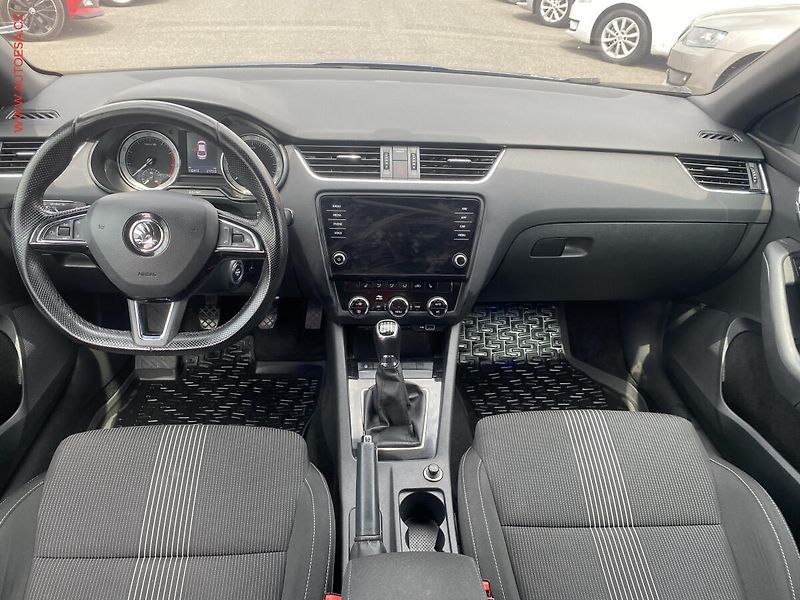 Škoda Octavia (2018) 1.4 TSI, ČR, LED, park.čidla - fotka 8 z 18