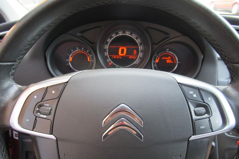 Citroën C4 1.6 VTi KLIMA TAŽNÉ 1.MAJITEL - fotka 10 z 21