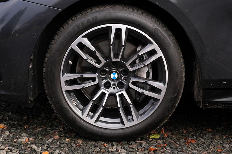 BMW Řada 5 540d, B&W, Ventilace, Webasto - fotka 4 z 40