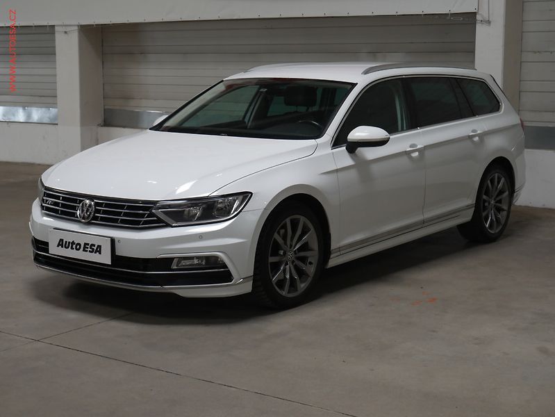 Volkswagen Passat (2018) 1.8 TSi, ČR, Comfortline - fotka 3 z 18
