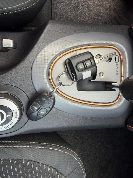 Nissan Qashqai 2.0 DCI 110 kw 4x4 AUTOMAT - fotka 20 z 22