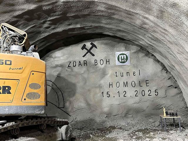 Proražení tunelu Homole na D35.