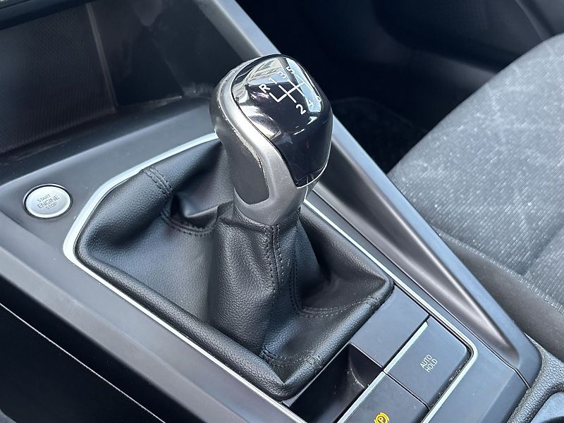 Volkswagen Golf (2023) Variant 1.5 TSI Life - fotka 16 z 31