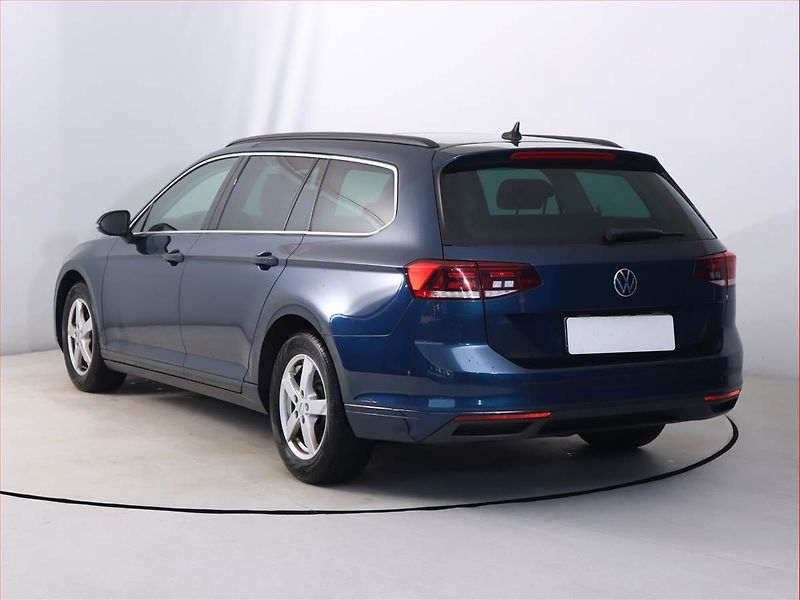 Volkswagen Passat (2020) 2.0 TDI, Serv.kniha, Navi - fotka 4 z 20