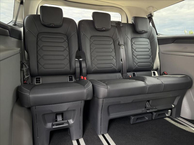 Ford Tourneo Custom 2,0 EcoBlue 125kW Titanium L2 - fotka 14 z 32