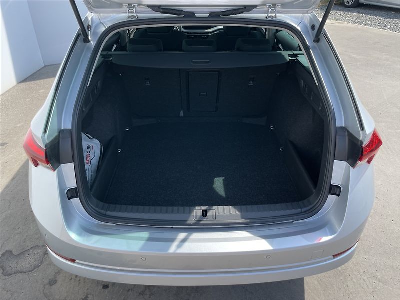 Škoda Octavia 2,0 TDI Combi Ambition Plus - fotka 24 z 24