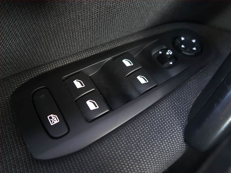 Peugeot 308 (2018) Active Pack 1.2 PureTech - fotka 16 z 17