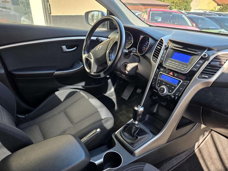 Hyundai i30 1.6-DPH-PĚKNÝ STAV-AUT.KLIMA - fotka 3 z 15