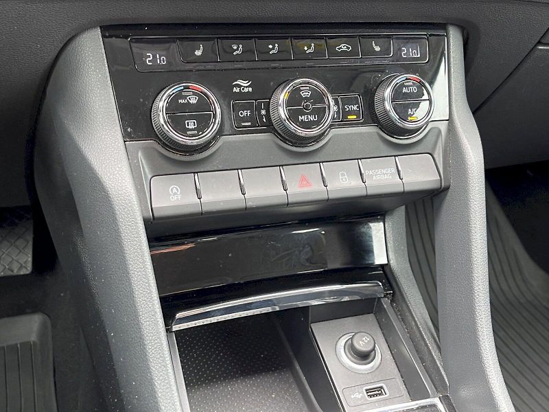 Škoda Karoq (2019) 1.5 TSI 110 kW Ambition Plus - fotka 12 z 31