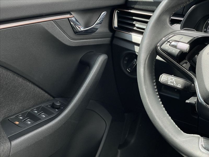 Škoda Kamiq 1,5 TSI DSG Style TAŽNÉ+ACC - fotka 14 z 23