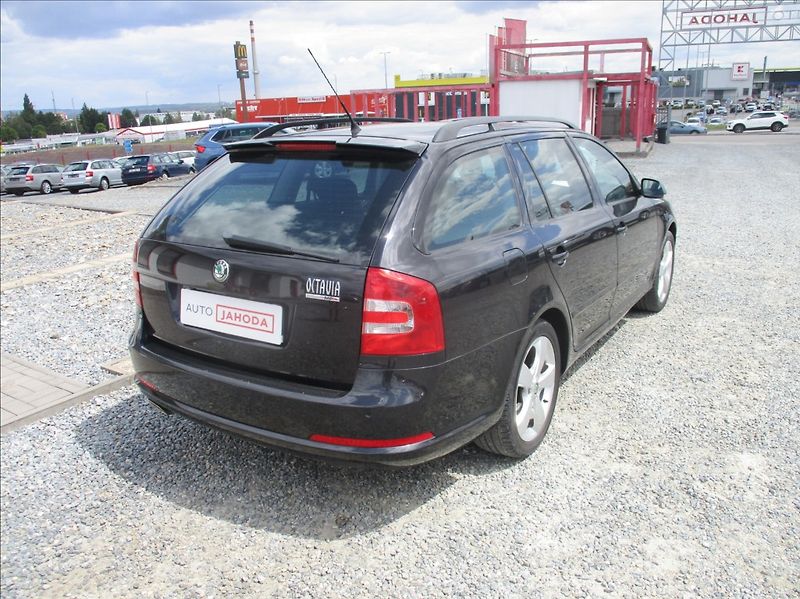 Škoda Octavia 1,6 MPI, aut.klima,serviska, - fotka 6 z 28