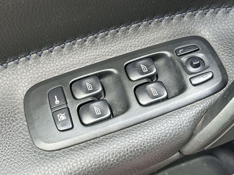 Volvo XC70 (2006) 2.4 D5 AWD Cross Country - fotka 16 z 27