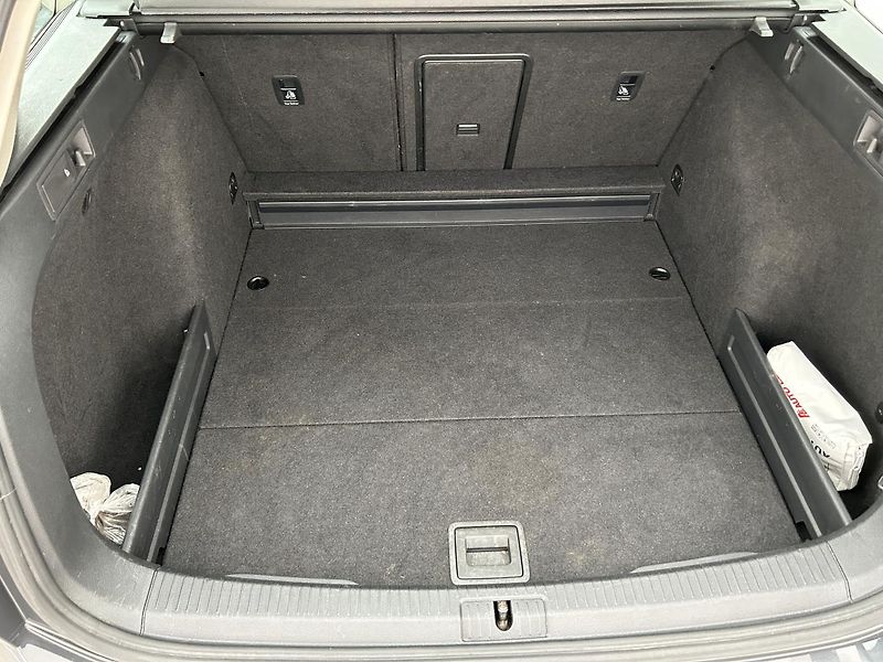 Volkswagen Golf 1.6 TDI Highline - fotka 20 z 21