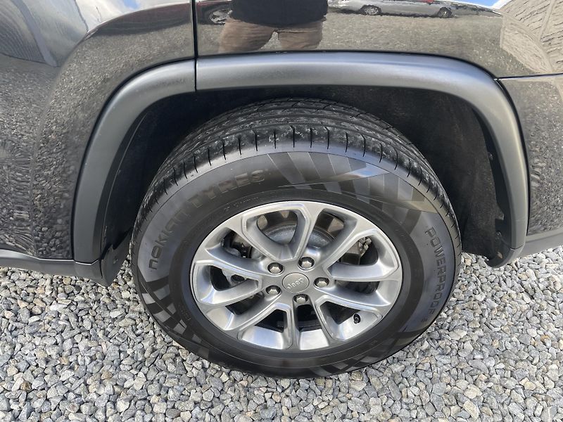 Jeep Grand Cherokee 3.0CRDi 4x4 250PS LIMITEED TOP - fotka 34 z 177