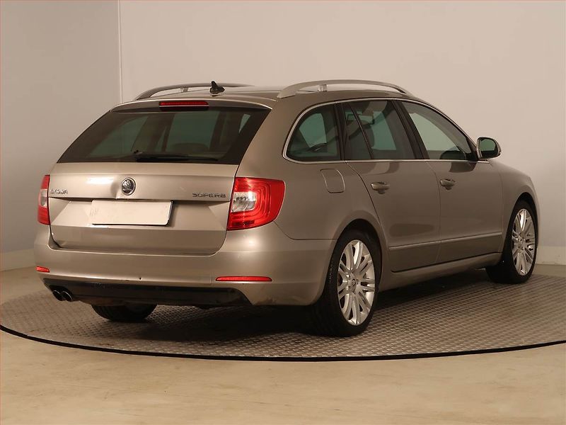 Škoda Superb (2014) Elegance 2.0 TDI, Navi, Xenony - fotka 5 z 20