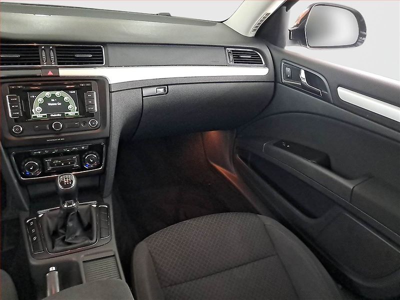 Škoda Superb (2015) 2.0 TDI, Navi, Xenony - fotka 8 z 21