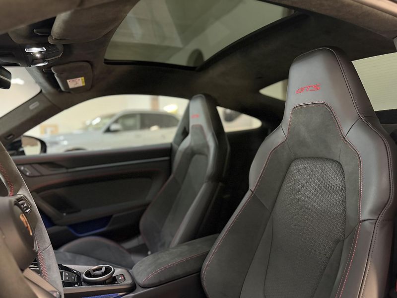 Porsche 911 Carrera 4 GTS PDK TOP  - fotka 21 z 48