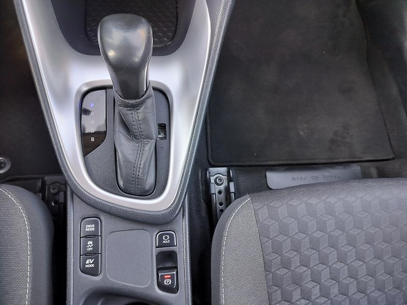Toyota Yaris 1.5 VVT-i Hybrid - fotka 19 z 25