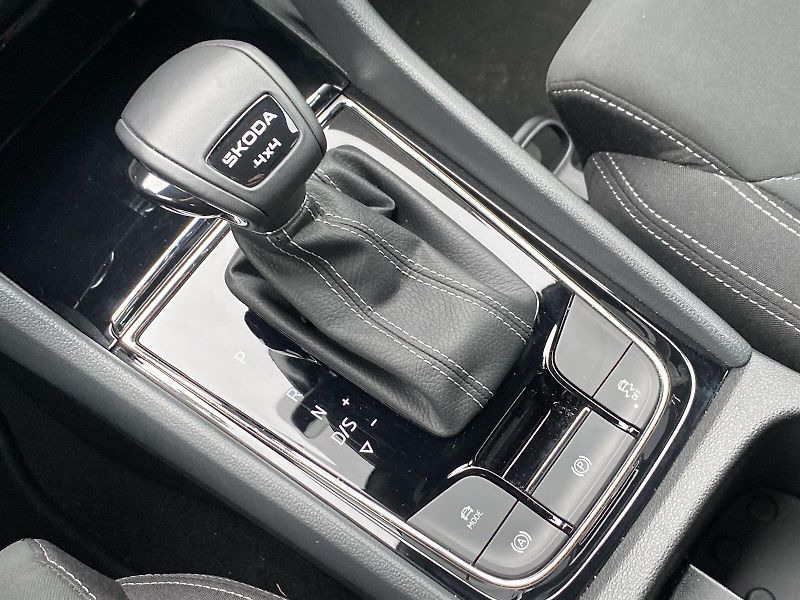 Škoda Karoq (2025) 2.0 TDI 4x4 DSG SportLine - fotka 19 z 39