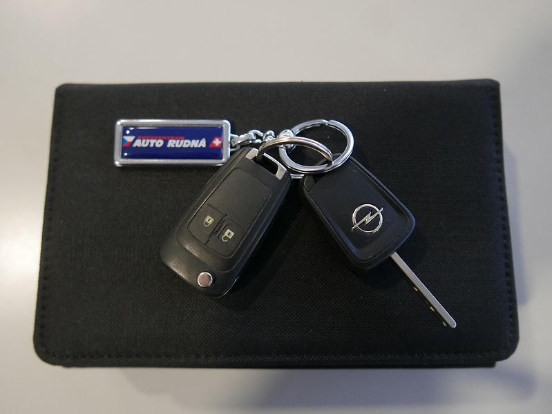 Opel Cascada 1,4 Turbo Cosmo REZERVACE - fotka 38 z 45