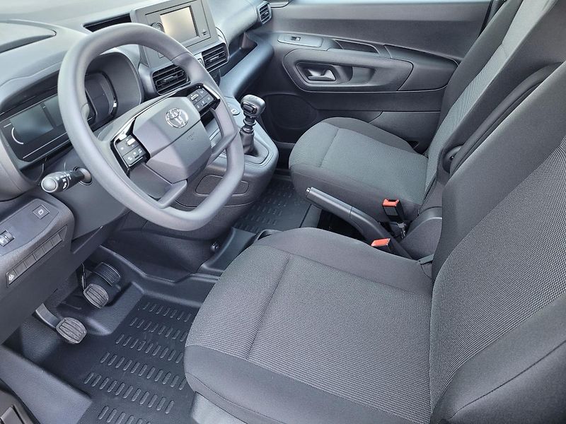 Toyota ProAce City CrewCab Comfort 130K - fotka 10 z 12