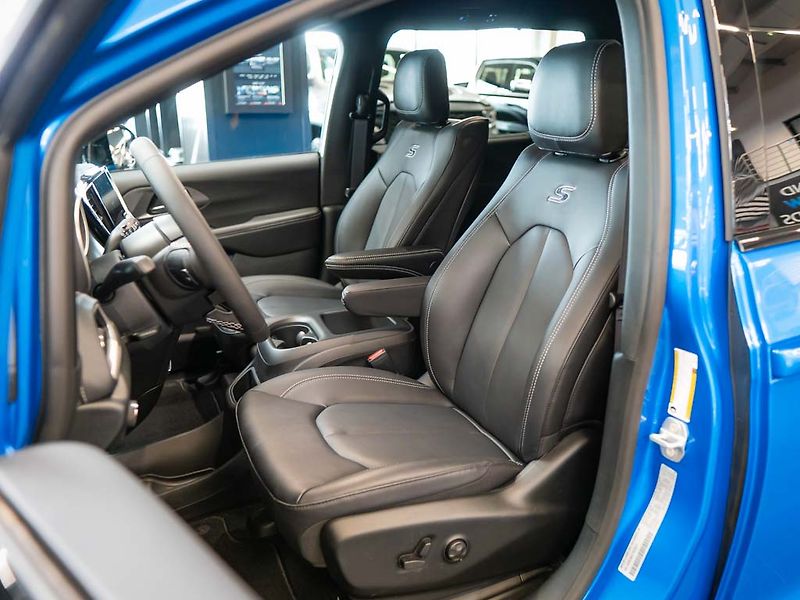 Chrysler Pacifica (2026) 3.6 Select AWD, 360 Cam 2x LCD - fotka 15 z 37