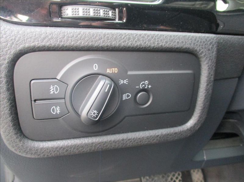 Volkswagen Touareg 3,0 TDI, DSG,servis,el.tažné - fotka 25 z 30