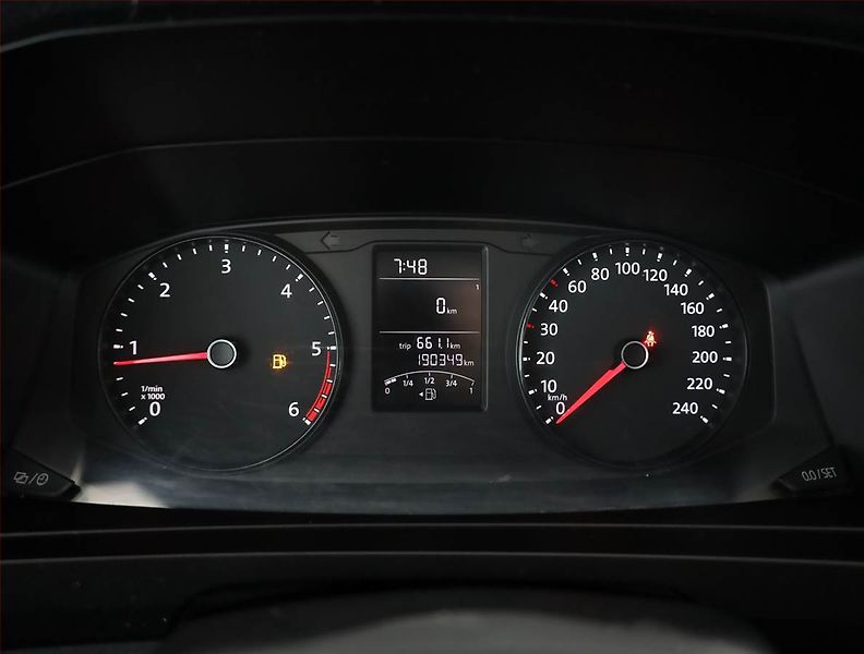 Volkswagen Transporter (2016) 2.0 TDI, Bus, 8Míst, ČR - fotka 7 z 13