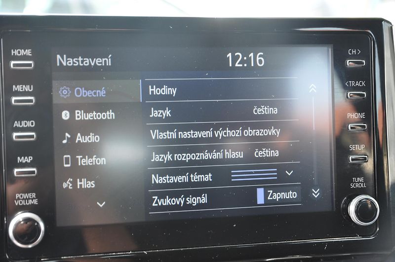 Toyota Corolla 2.0 Hybrid 112kW KOMBI - fotka 13 z 17