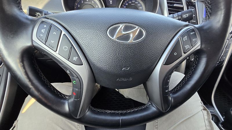 Hyundai i30 1.6GDI STYLE  99KW - fotka 28 z 44