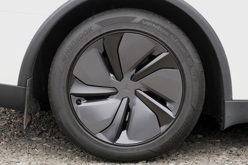 Tesla Model Y Long Range AWD, ČR, Tažné - fotka 11 z 39