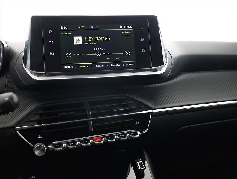 Peugeot 2008 (2021) 1.2 PureTech, Serv.kniha, Kůže - fotka 10 z 19