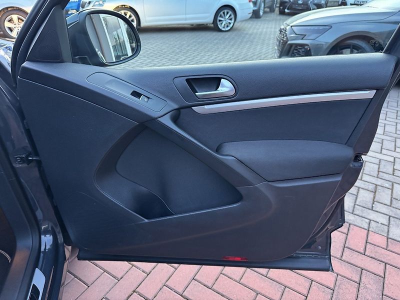 Volkswagen Tiguan (2015) 1.4TSi 92kW Lounge Navi Kamera - fotka 15 z 49