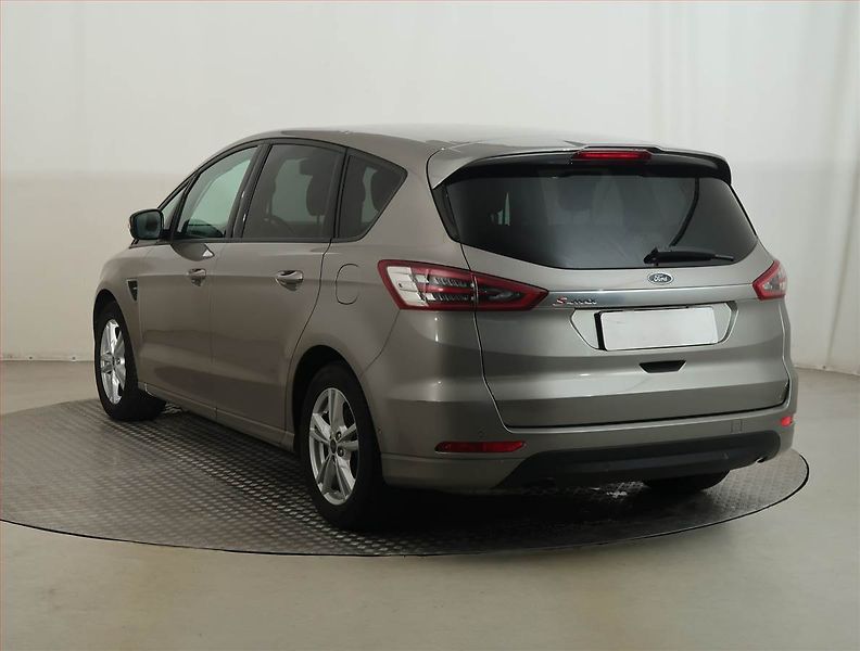 Ford S-MAX (2016) 2.0 TDCi, 7 míst, Navi - fotka 4 z 14