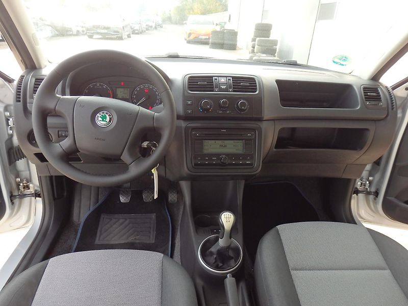 Škoda Fabia 1.4 16V 63 kW KLIMA, ZÁVĚS - fotka 11 z 12