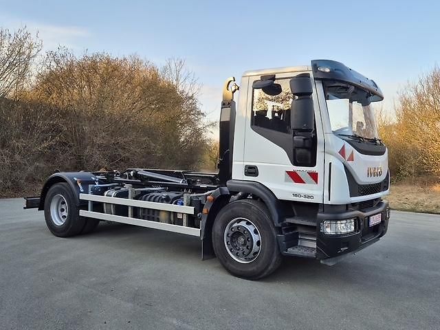 Iveco Eurocargo 180E32 4x2 hákový natahovák - fotka 10 z 15