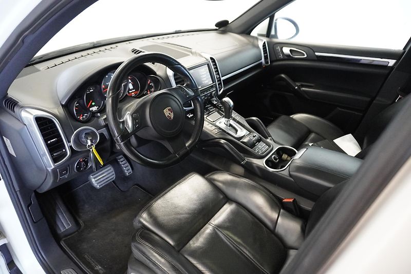 Porsche Cayenne 3,0 S E-HYBRID 4WD AUT. - fotka 11 z 20