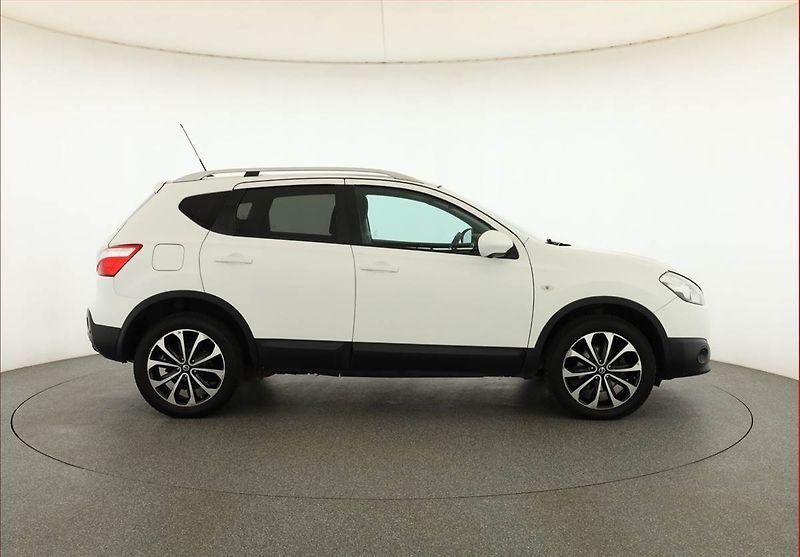 Nissan Qashqai (2012) 1.6 dCi, Serv.kniha, Navi - fotka 6 z 14