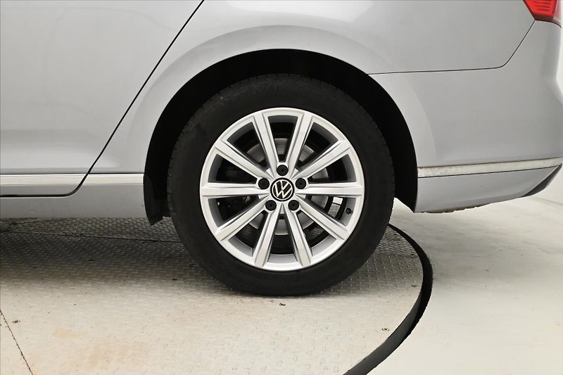 Volkswagen Passat 2,0 TDI 147kW DSG Elegance Zár - fotka 25 z 25