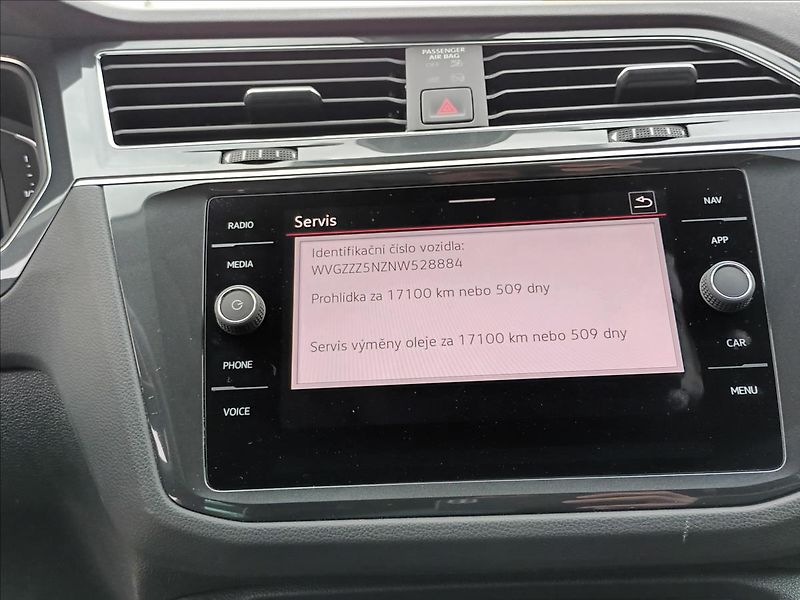 Volkswagen Tiguan 2,0 TDI,147KW,URBAN SPORT,4X4 - fotka 39 z 48