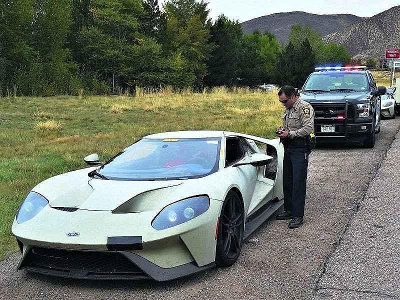 Prototypy Fordu GT výrazně překročily povolenou rychlost. Že jde o testovací vozy, policisty neobměkčilo.