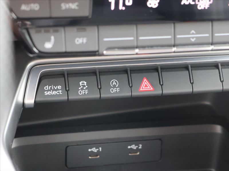 Audi S3 2,0 TSI 228 kW quattro Automat - fotka 28 z 38