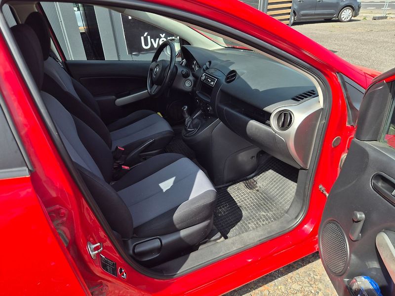 Mazda 2 1.3i 55kW, koroze prahů - fotka 10 z 21