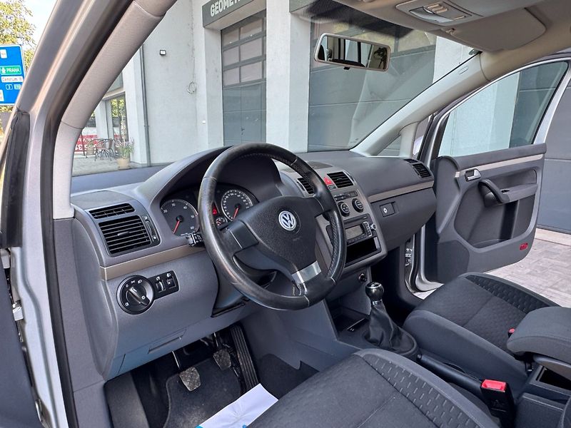 Volkswagen Touran (2008) 1.9 TDi, DUAL KLIMA, TAŽNÉ - fotka 17 z 33