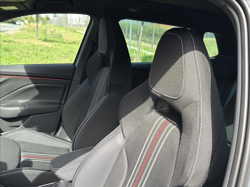 Škoda Kamiq 1,5 TSI 110 kW DSG Monte Carlo - fotka 14 z 35